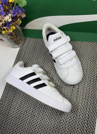 Оригінальні кросівки adidas на липучці
