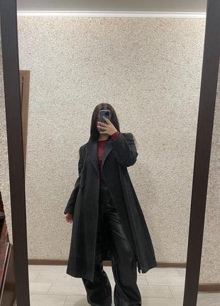 Сіре пальто в полоску