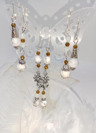 Серьги  из кахолонга. белая орлица.