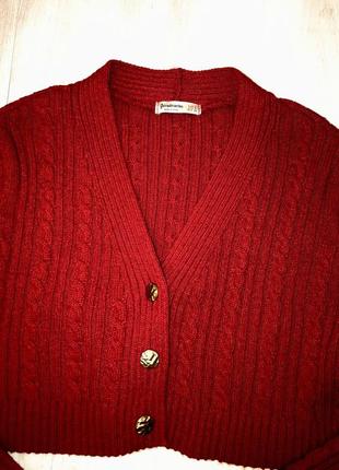 Червоний кардиган