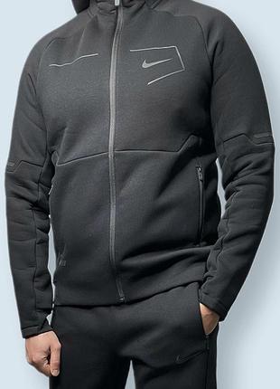 Мужской спортивный костюм nike.