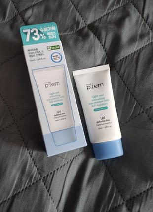 Легка сонцезахисна есенція make p:rem uv defense me daily sun essence spf50+ pa++++ 50мл