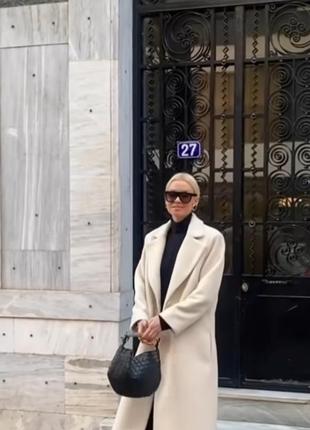 Белое молочное пальто л тренчкот