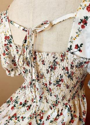 Нежное платье в цветочный принт