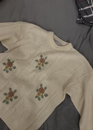 Светр з вишивкою 3