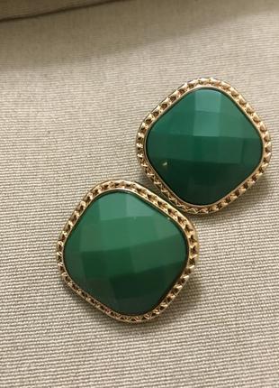 Красивые серьги 2,3*2,3