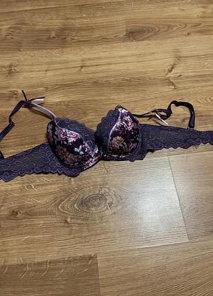 Бюстгальтер —- за деталями звертайтеся в приват