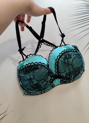 Атласний бюстгальтер з мереживом подушечки пуш ап з цікавою спинкою ann summers