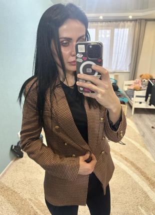 Женский костюм с юбкой