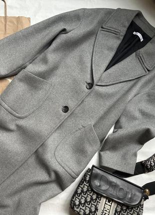 Пальто из шерсти оверсайз текущая коллекция zara.