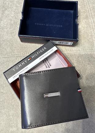 Чоловіче портмоне tommy hilfiger з гладкої натуральної шкіри