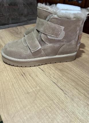 Легкие, теплые ботинки из натуральной кожи. размер 36 (23см) не ушли по размеру.