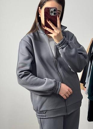 Жіночий спортивний костюм