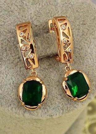 Серьги подвески xuping jewelry рифма с зеленым камнем 3 см золотистые
