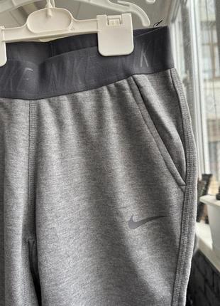 Теплые спортивные штаны dri-fit