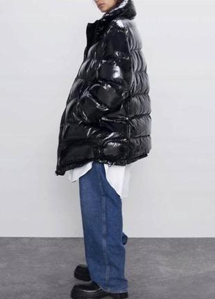 Очень крутая лакированная зимняя куртка пуффер оверсайз zara