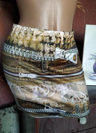 Юбка мини с ярким принтом от prettylittlething