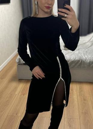 Спокуслива та яскрава сукня