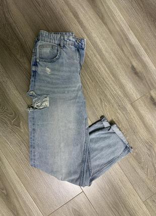 Трендовые джинсы с разрезом bershka