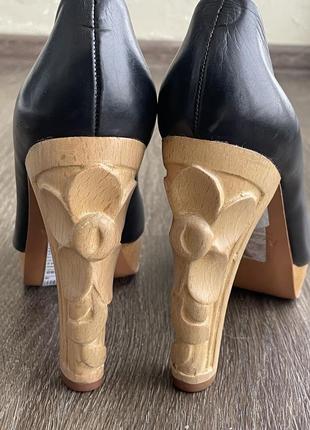 Жіночі туфлі