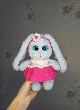 Плюшевый вязаный зайчик в платье. мягкая игрушка зайчик в съемный платье ручная работа