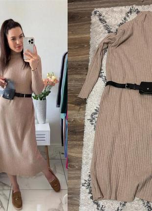 Длинное платье в рубчик с поясом