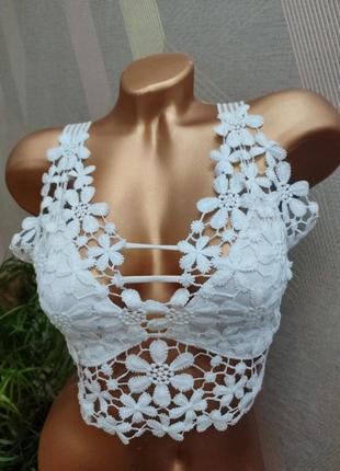 Красивый кружевной бюстик топ