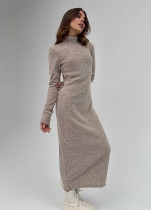 Женское длинное платье