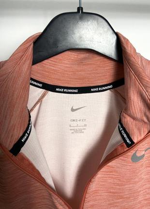 Спортивна кофтинка рашгард на 1/4 блискавці від nike з рефлективним логотипом та розрізами для пальчиків9 фото