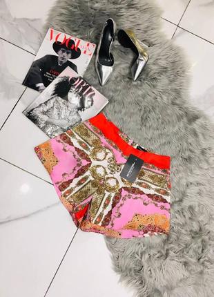 Сатиновые шорты с принтом prettylittlething