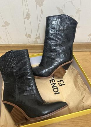 Козаки fendi