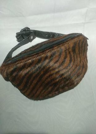 Сумка бананка з натурального хутра поні, коричневого і чорного кольору,принт зебра