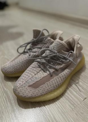 Кросівки yeezy рожеві