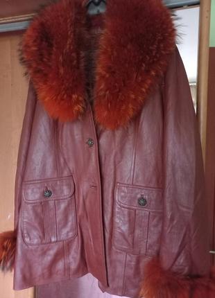 Продаю зимову подовжену жіночу шкіряну куртку з хутром 54 розміру