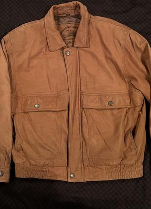 Кожаная куртка l