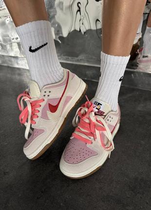 Женские кроссовки nike sb dunk low 85 double swosh pink rabbit найк розового с серым цветами