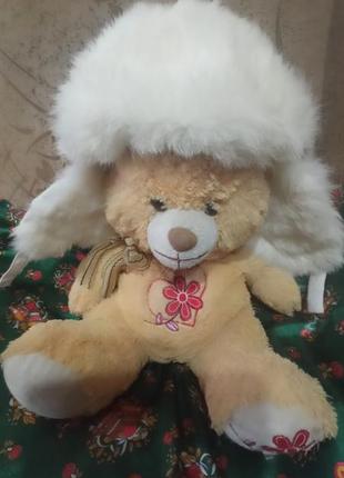 Зимняя женская шапка