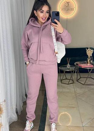 Жіночий костюм