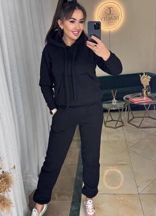 Жіночий костюм