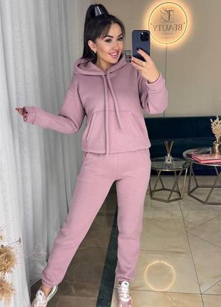 Жіночий костюм