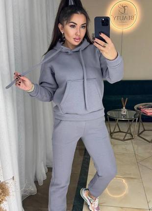 Жіночий костюм