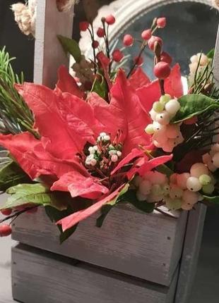 Неповторимая,реалистичная,неуведающая зимняя композиция  с  пуансеттией ручной работы, из холодного фарфора(автор.работа)