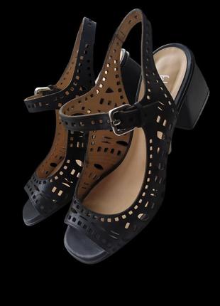 Шкіряні босоніжки люкс бренду