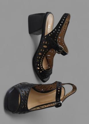 Шкіряні босоніжки люкс бренду