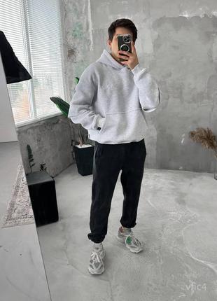 Серое мужское теплое худи оверсайз с принтом