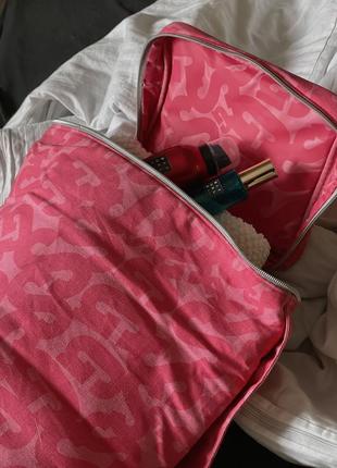 Величезна косметичка для візажистів або в спорт зал