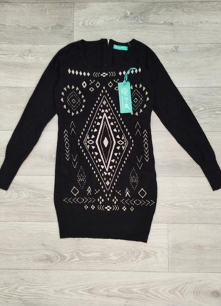 Удлиненный черный свитер с орнаментом туника