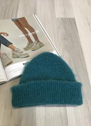 Тепленькая зимняя шапка двойная в трендовом цвете новая