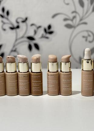 Тональні креми в асортименті clarins
