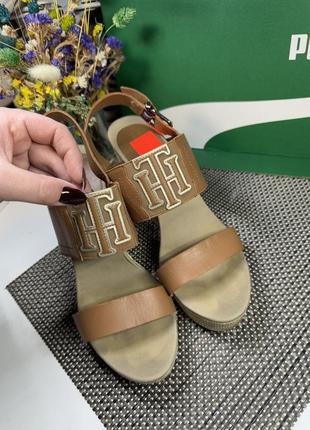 Оригинальные кожаные босоножки tommy hilfiger